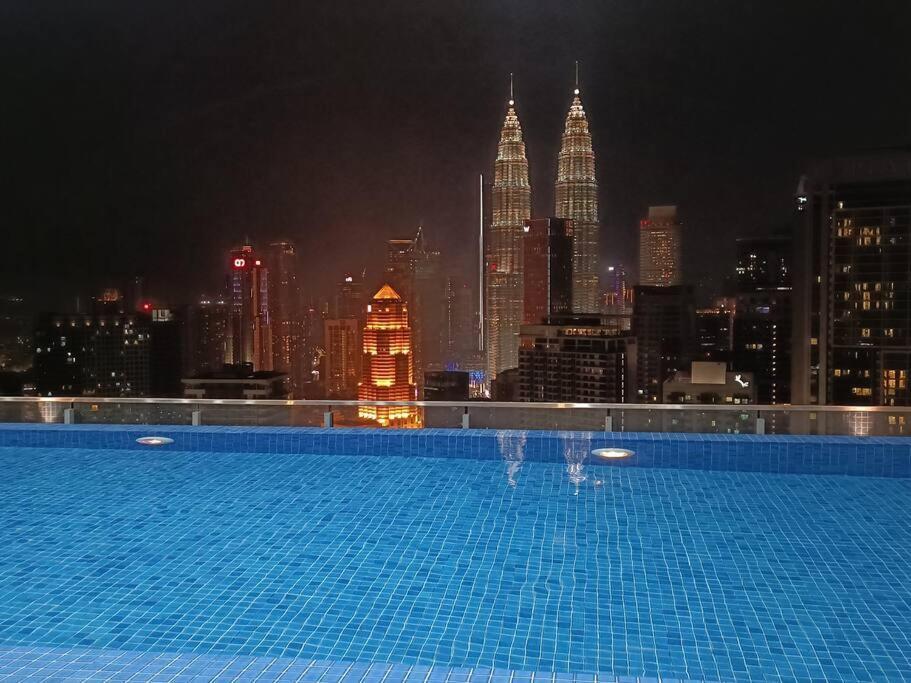 Col 27a Klcc View Infinity Pool View Pangsapuri Kuala Lumpur
